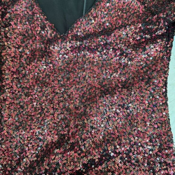 Express Burgundy Sequin Dress Size 6 Womens Bodycon Fitted V-neck Back zip - Picture 5 of 10